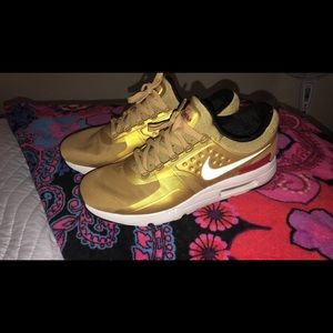 Gold air max zero